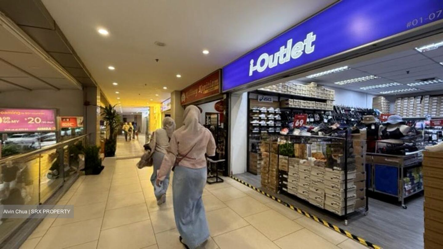 Lucky Plaza (D9), Retail #628804171